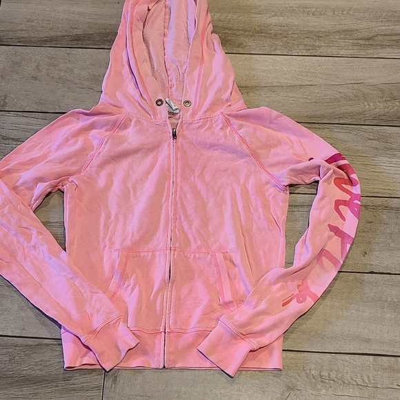 PINK Victoria's Secret Tops - 🧁 Victorias secret love pink sweatshirt☀️🌷 💧 💕 ✨️ 🍎🍋